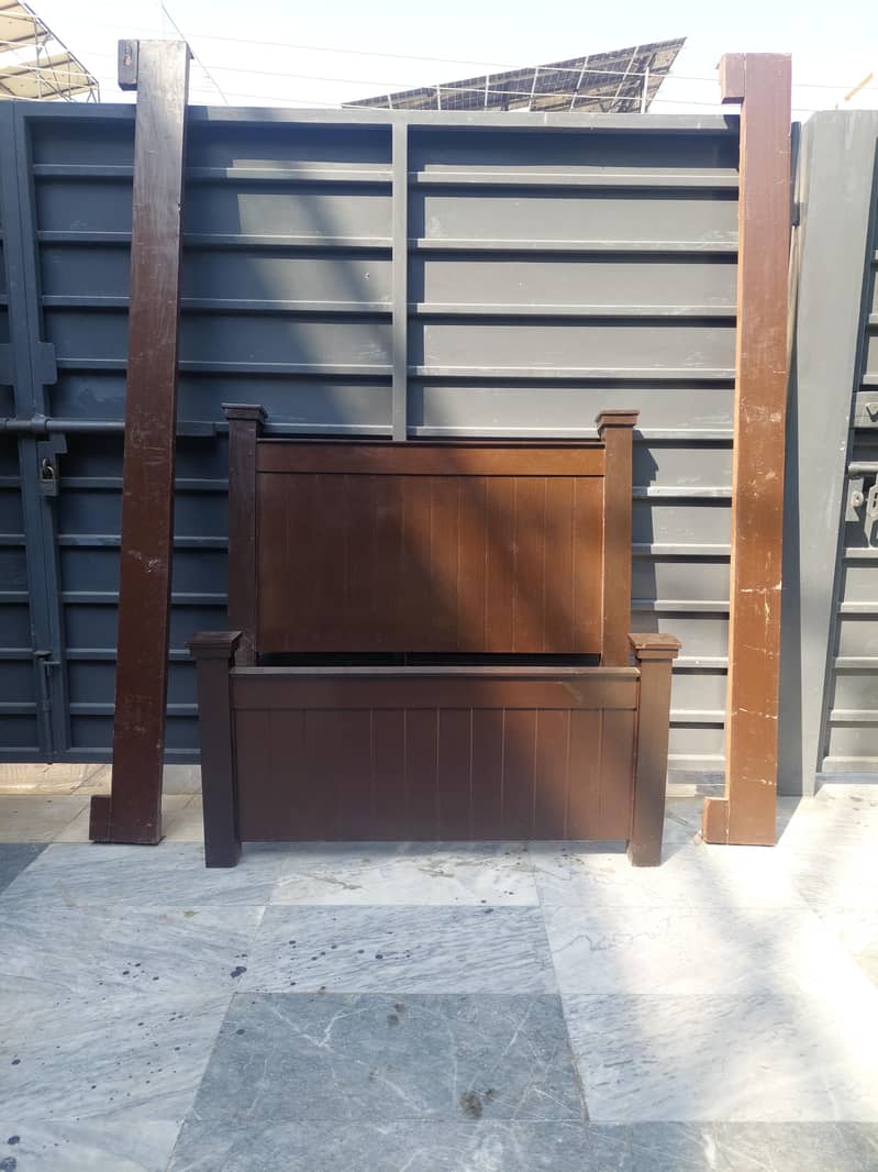 2 single bed with 2 side tables 5