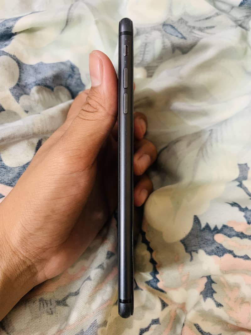 Apple iPhone 8 Plus 4