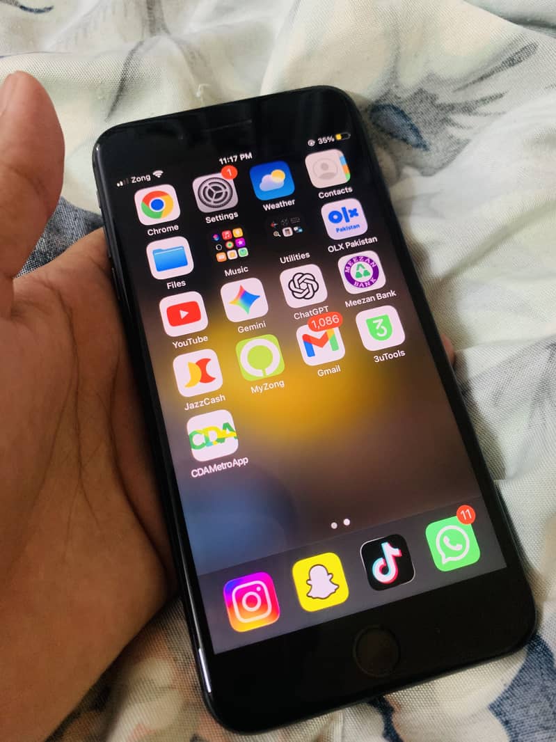 Apple iPhone 8 Plus 5