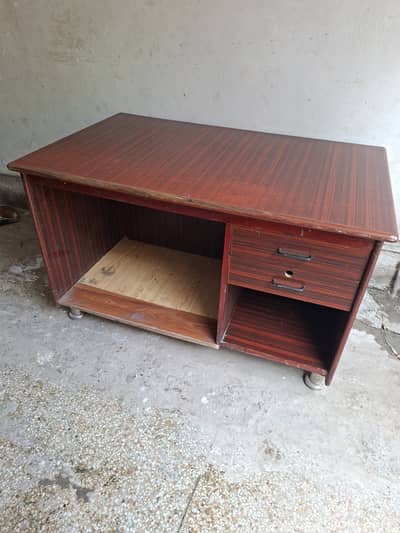Writting table in good condition