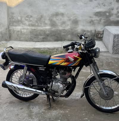Honda 125 18mdoel full genioun condition tanki tapi wasra hom shta khy