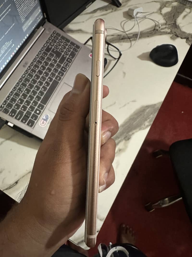 Apple iPhone 8 Plus 1