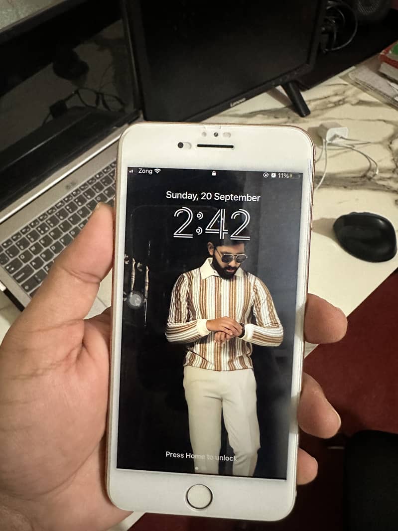 Apple iPhone 8 Plus 3