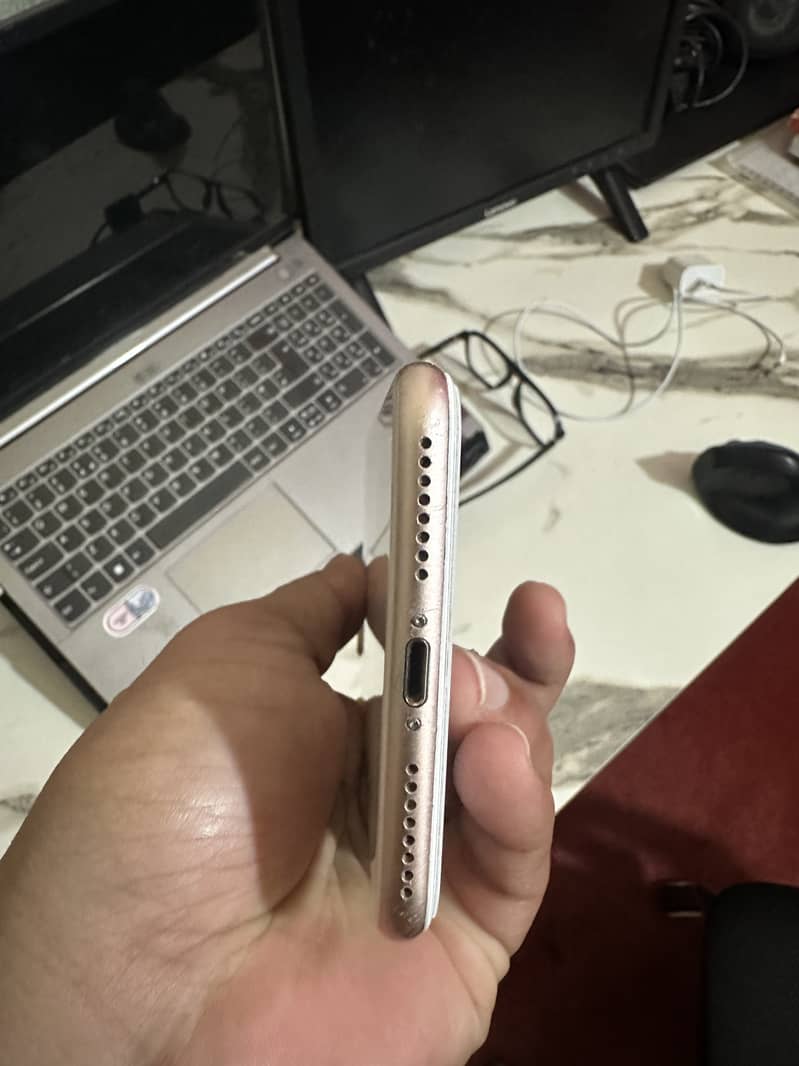 Apple iPhone 8 Plus 4