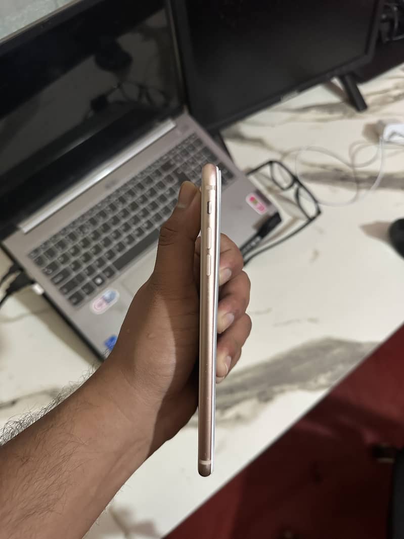 Apple iPhone 8 Plus 5