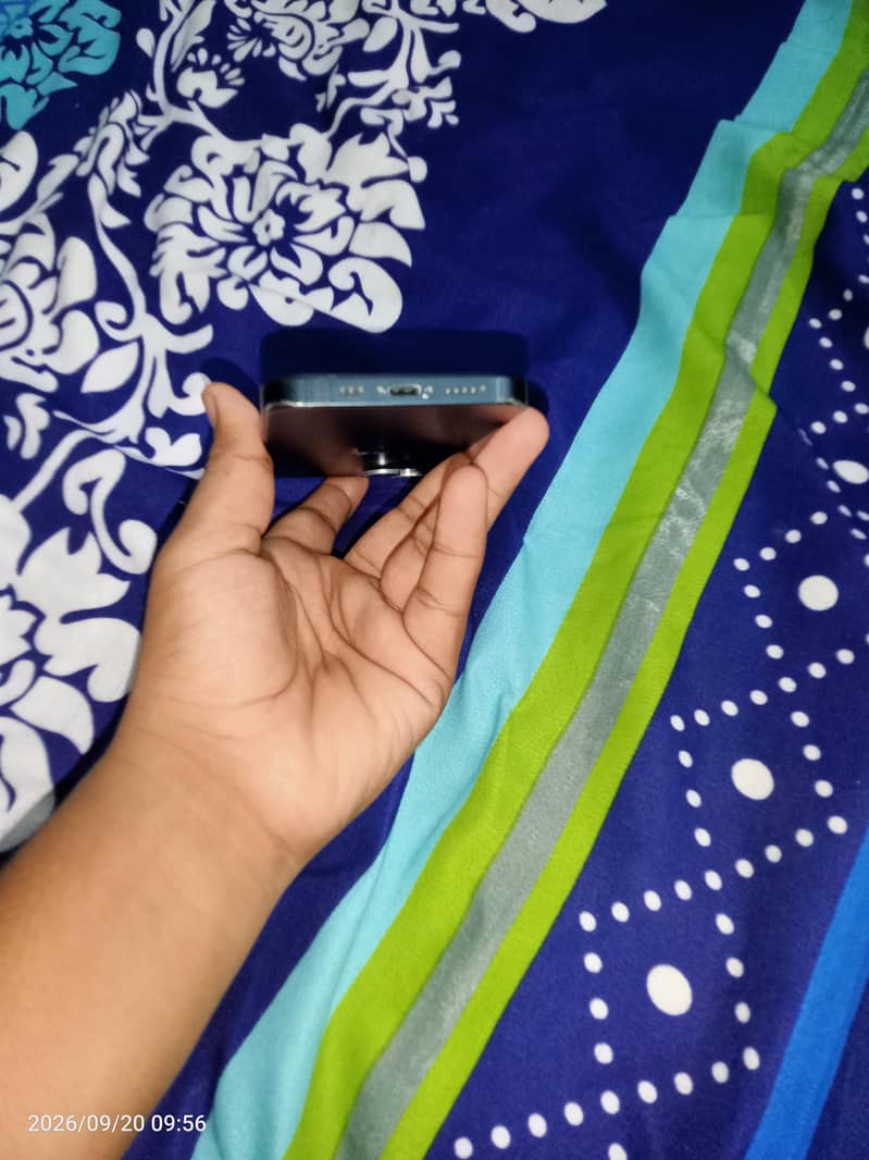 Apple iPhone 13 2