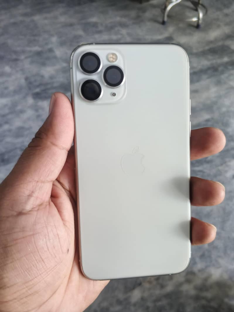 Apple iPhone 11 Pro 4