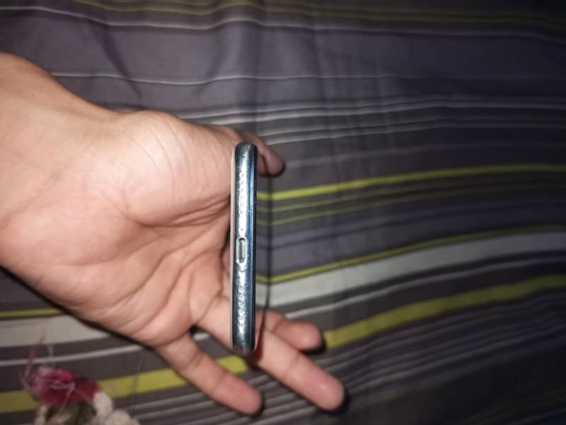 Apple iPhone X 4