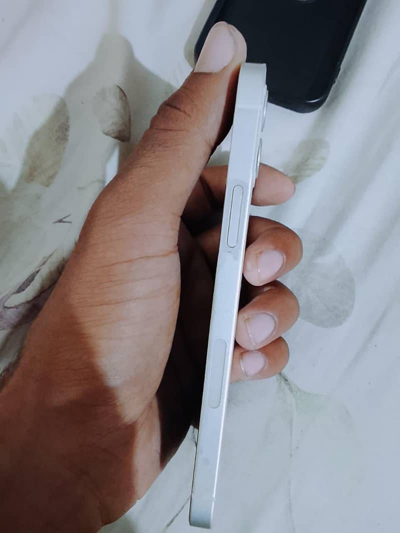 Apple iPhone 12 4