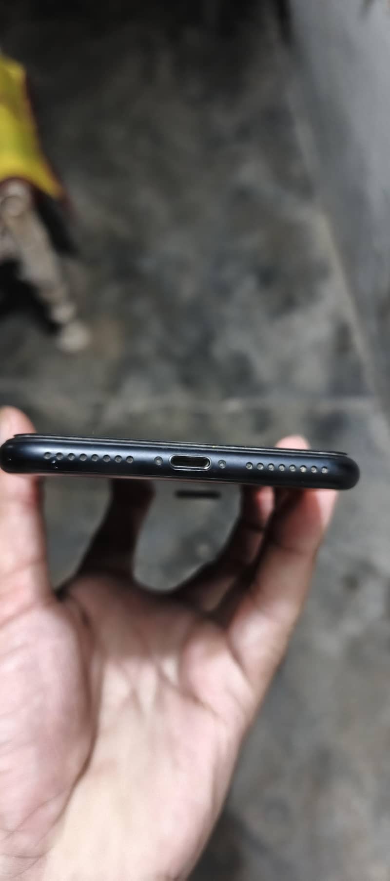 Apple iPhone 7 Plus 5
