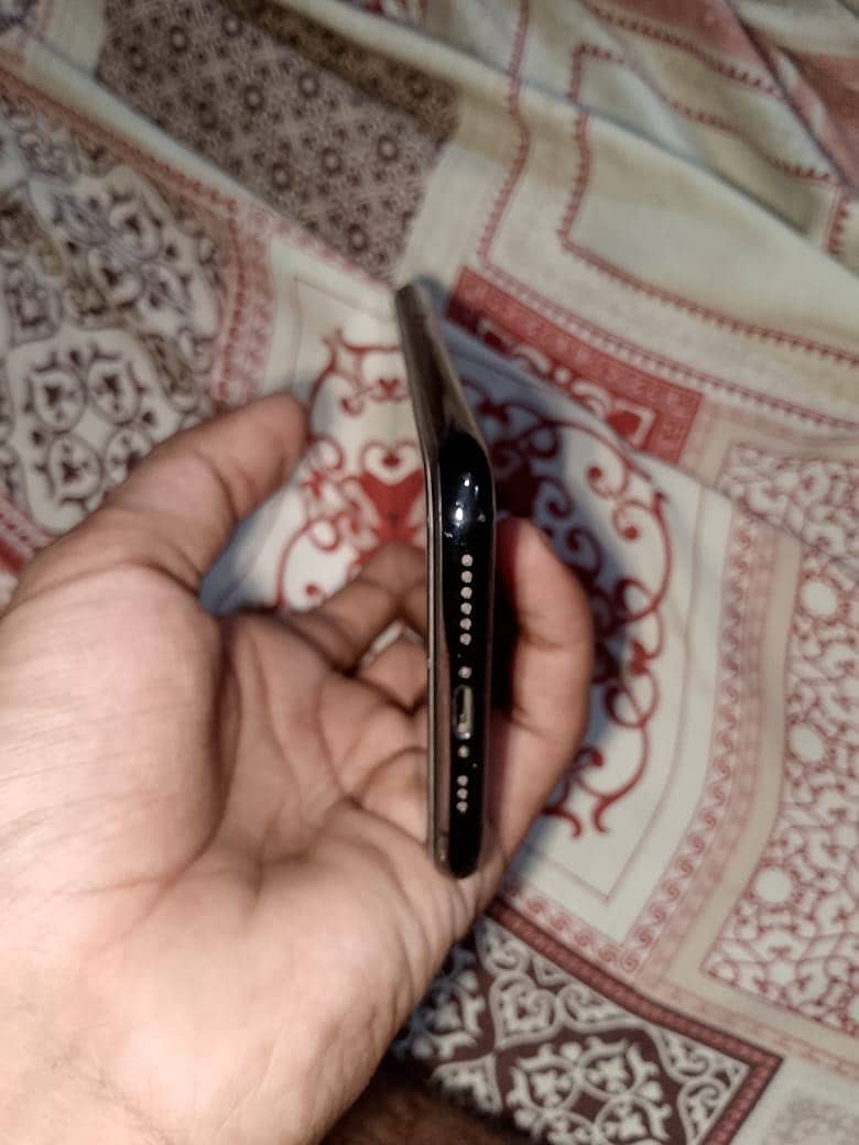 Apple iPhone 11 Pro 4