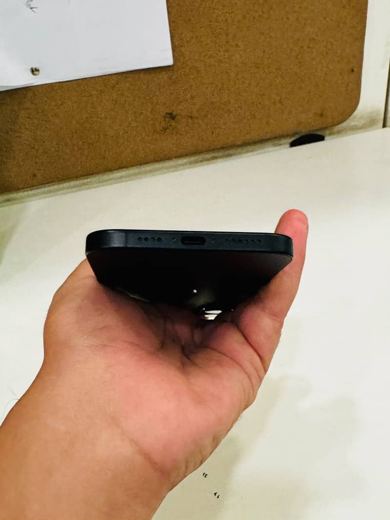 Apple iPhone 16 Plus 1