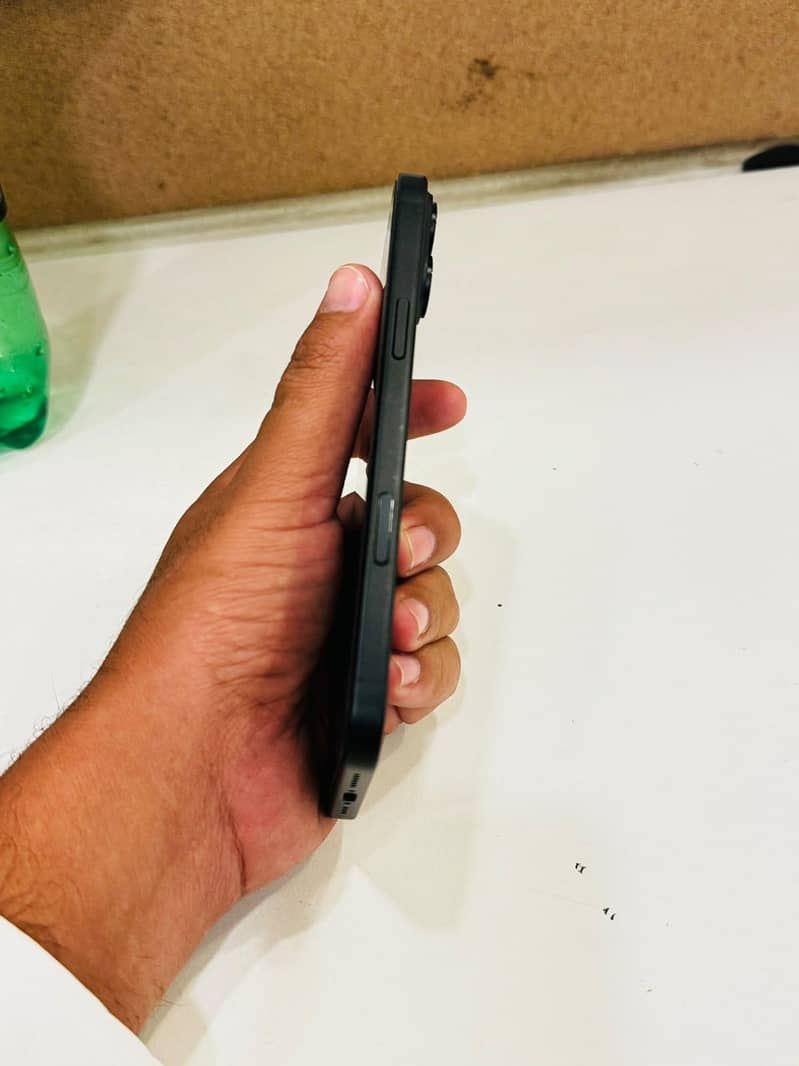 Apple iPhone 16 Plus 3