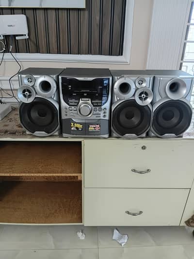 JVC high port component stero system with tower speaker-9/10 condition