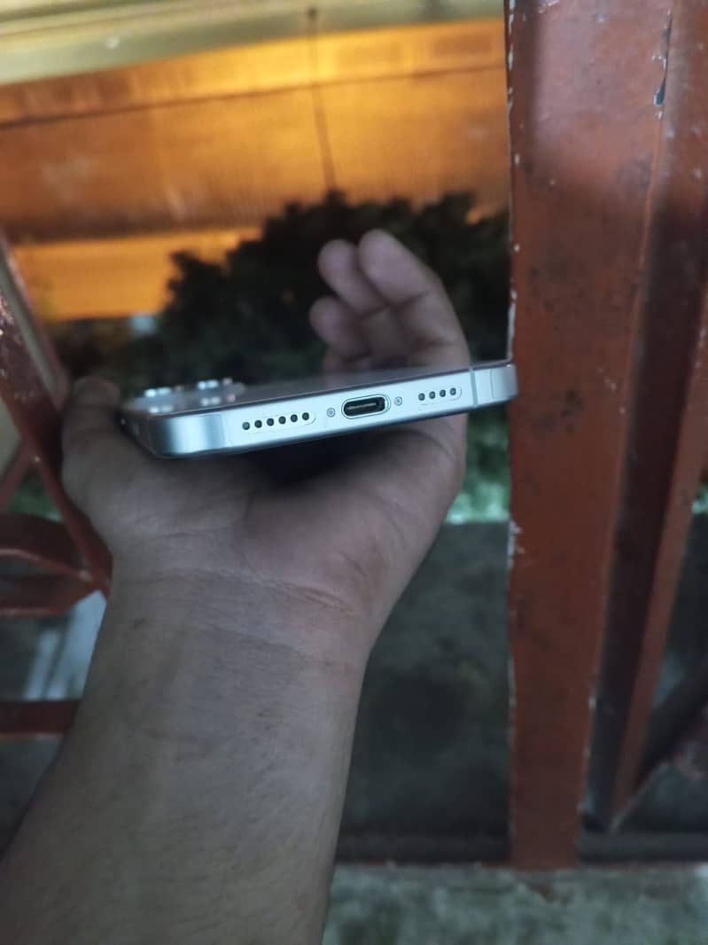 Apple iPhone 16 Pro Max 3