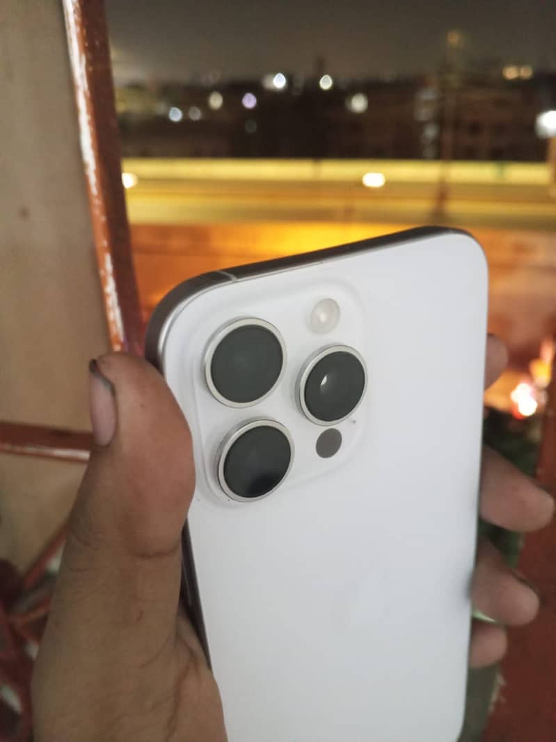 Apple iPhone 16 Pro Max 4