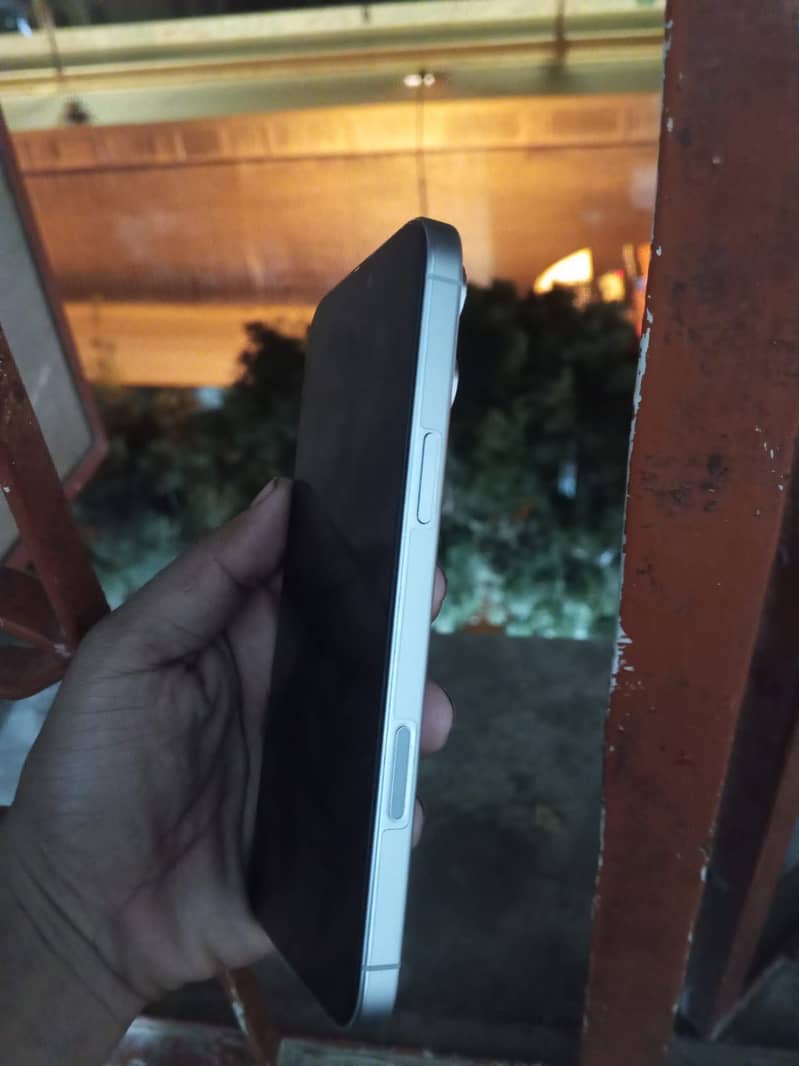 Apple iPhone 16 Pro Max 5