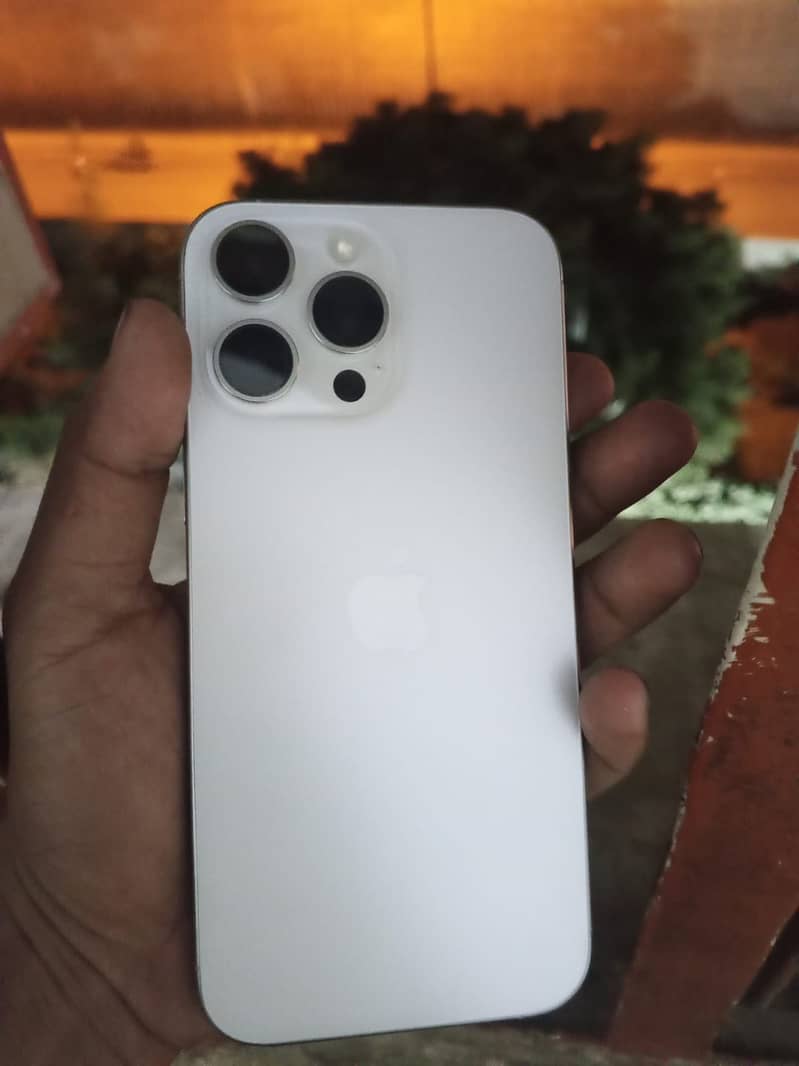 Apple iPhone 16 Pro Max 8