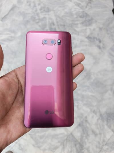 LG V30