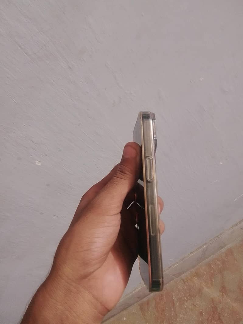Apple iPhone 15 3