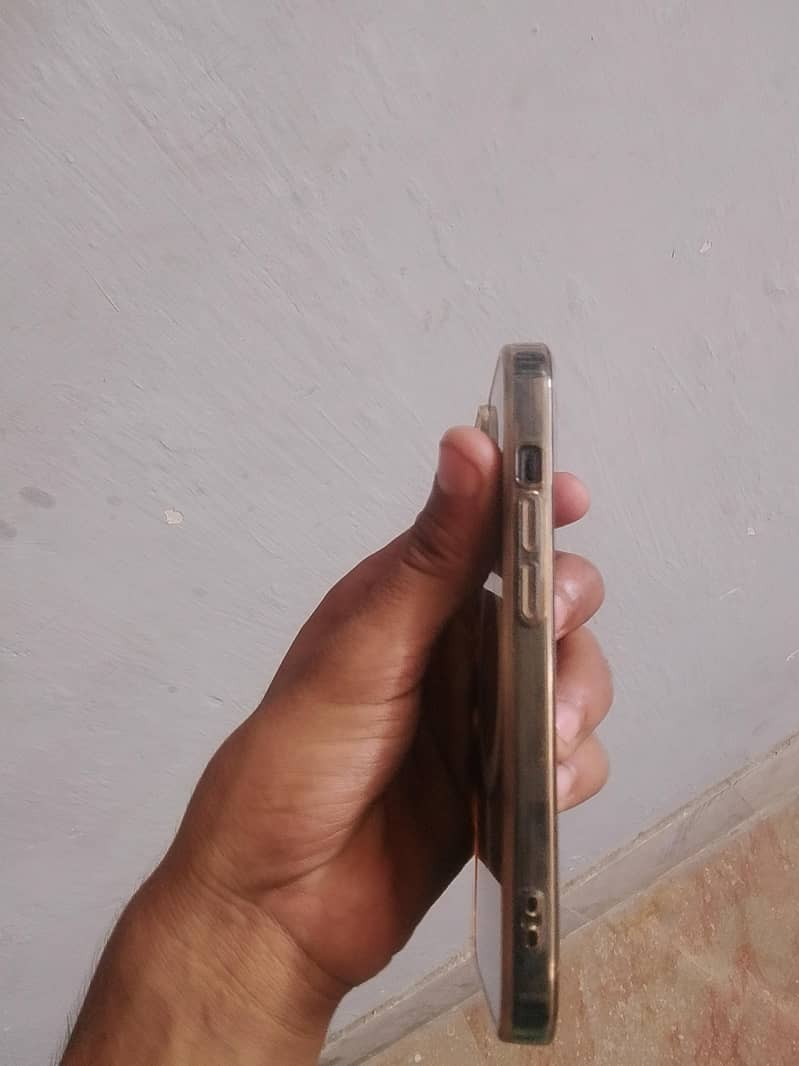 Apple iPhone 15 4