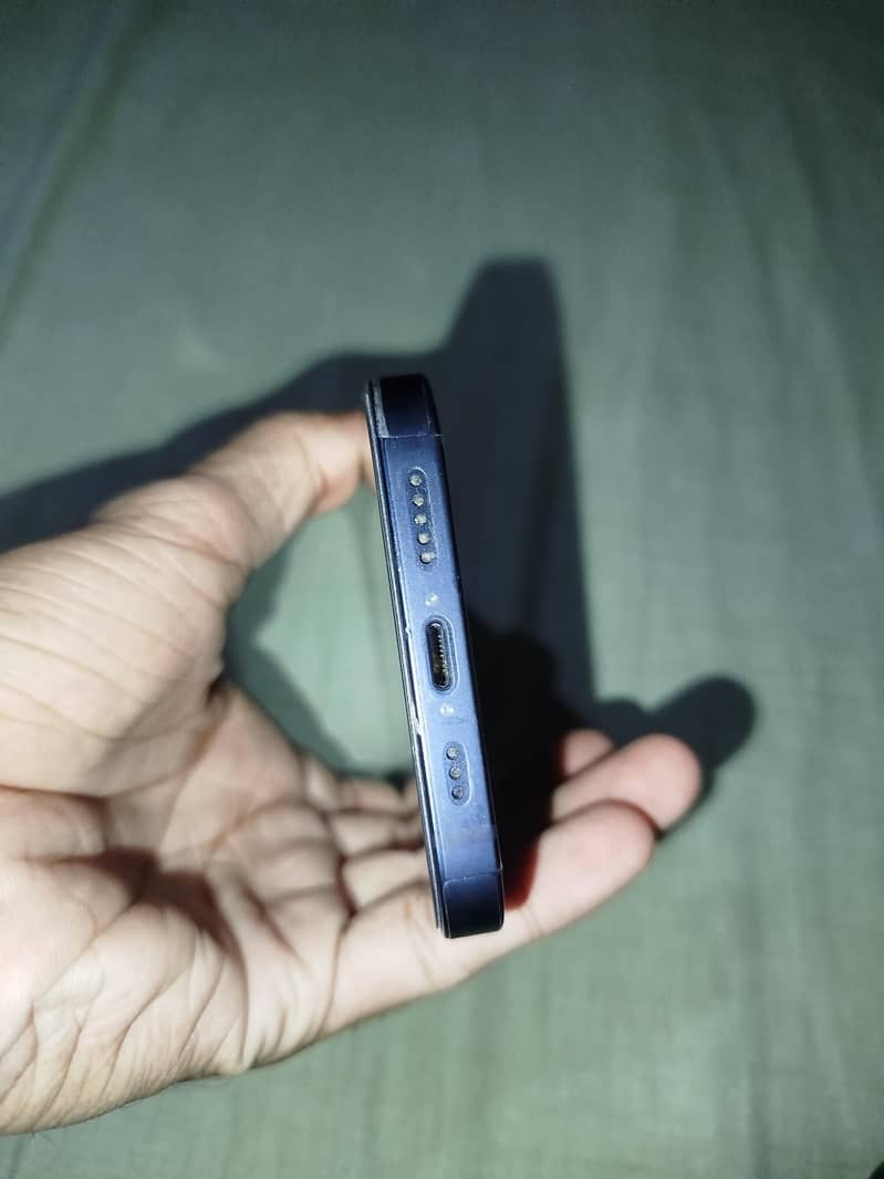 Apple iPhone 13 2