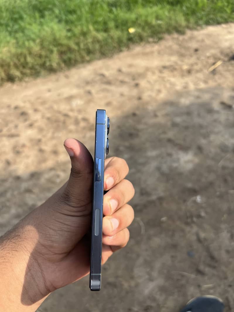 Apple iPhone 13 Pro 2
