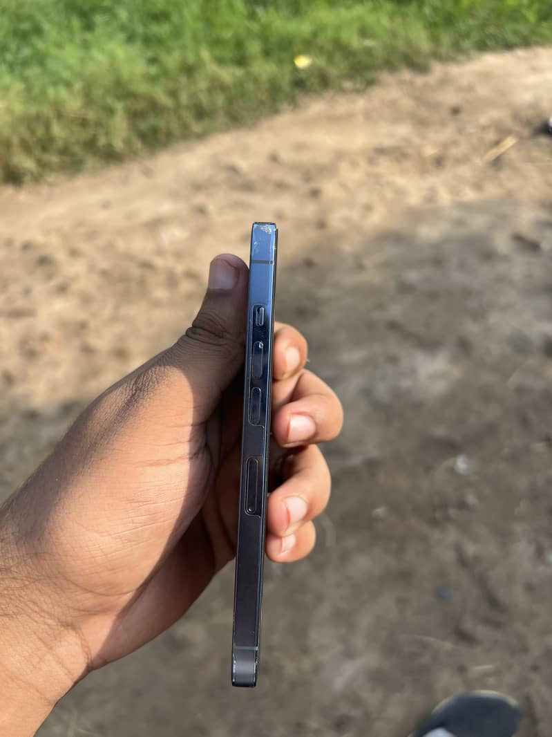 Apple iPhone 13 Pro 4