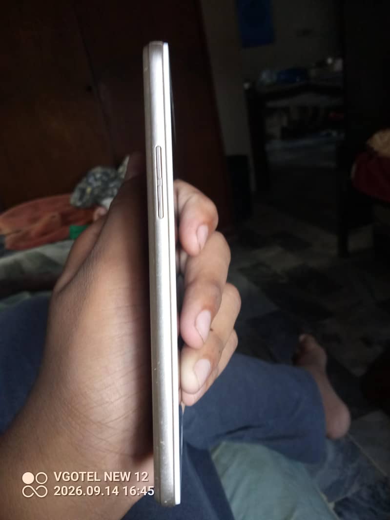 OPPO A57 1