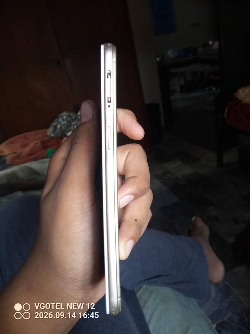 OPPO A57 2