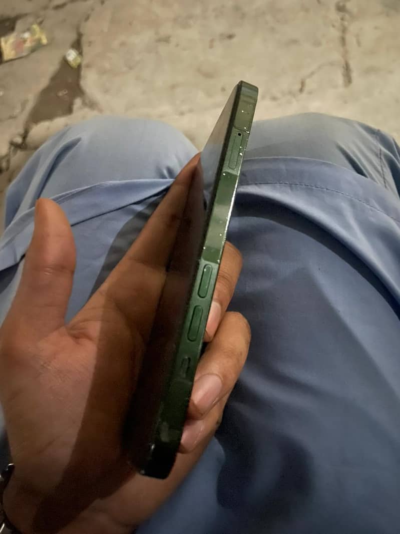 Apple iPhone 13 1