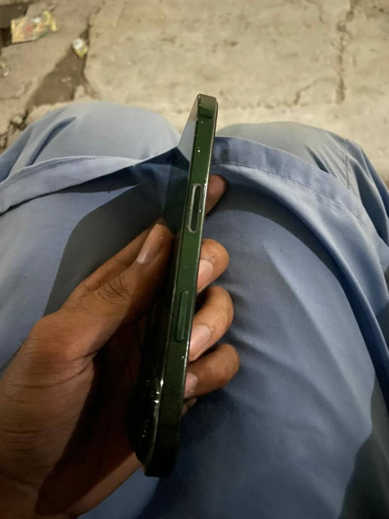Apple iPhone 13 6