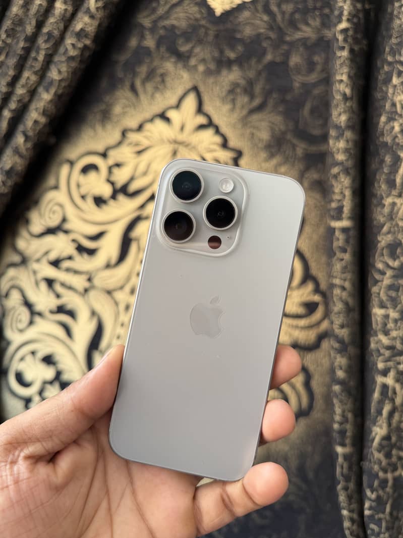 Apple iPhone 15 Pro 0