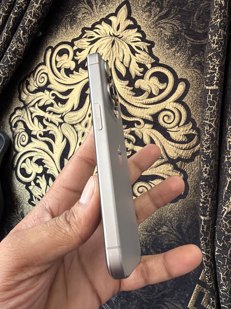 Apple iPhone 15 Pro 2