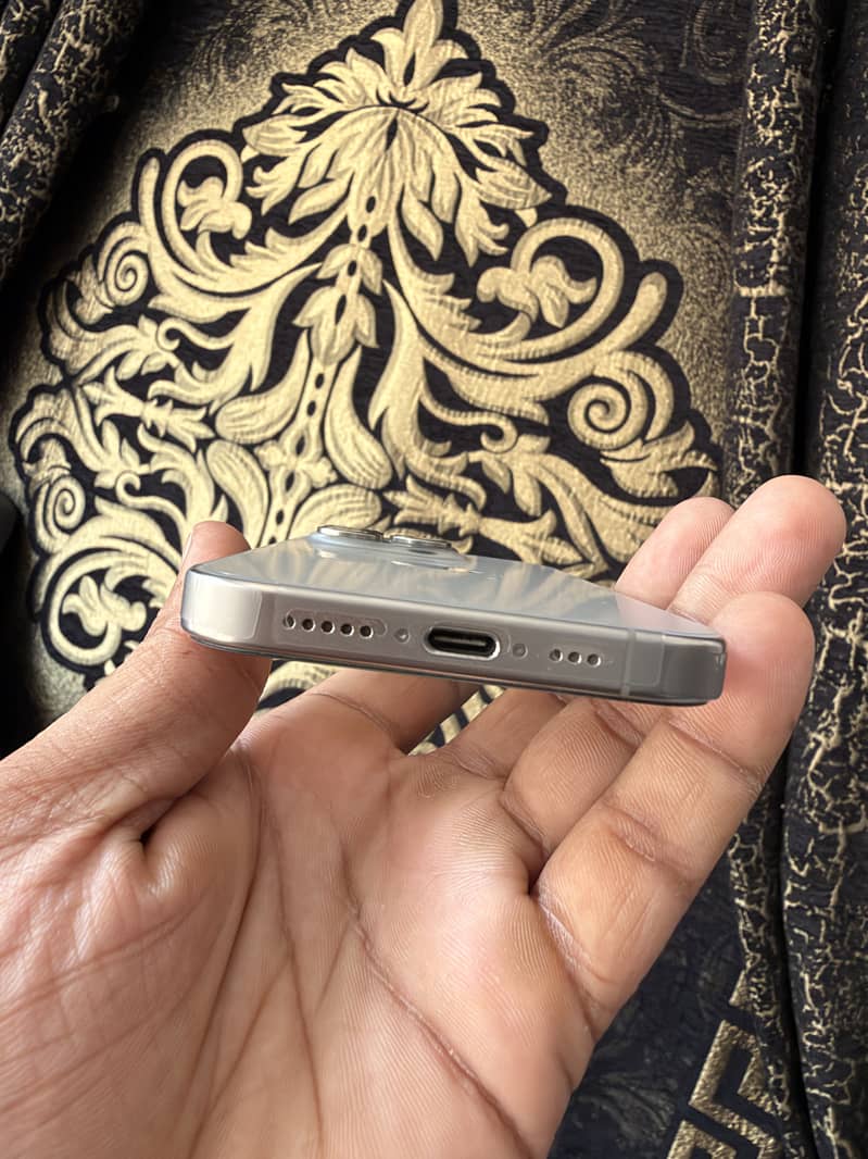 Apple iPhone 15 Pro 3