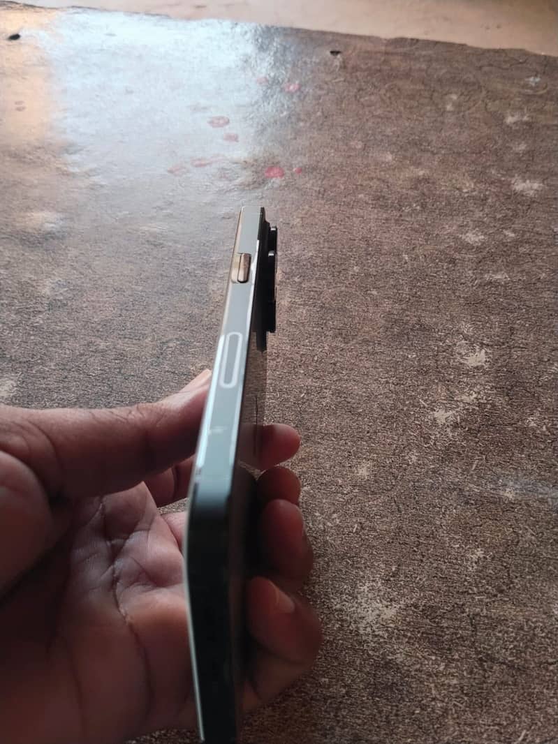 Apple iPhone 14 Pro Max 1