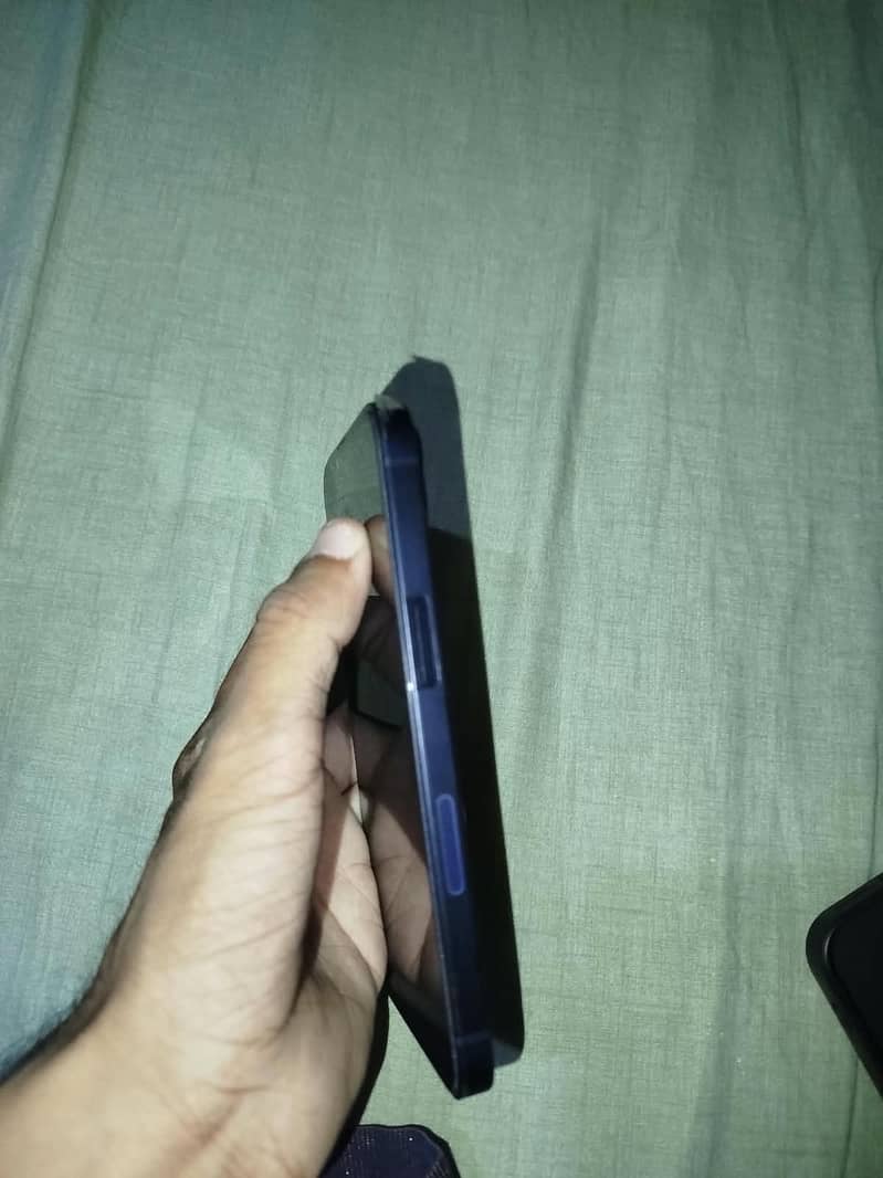 Apple iPhone 13 5