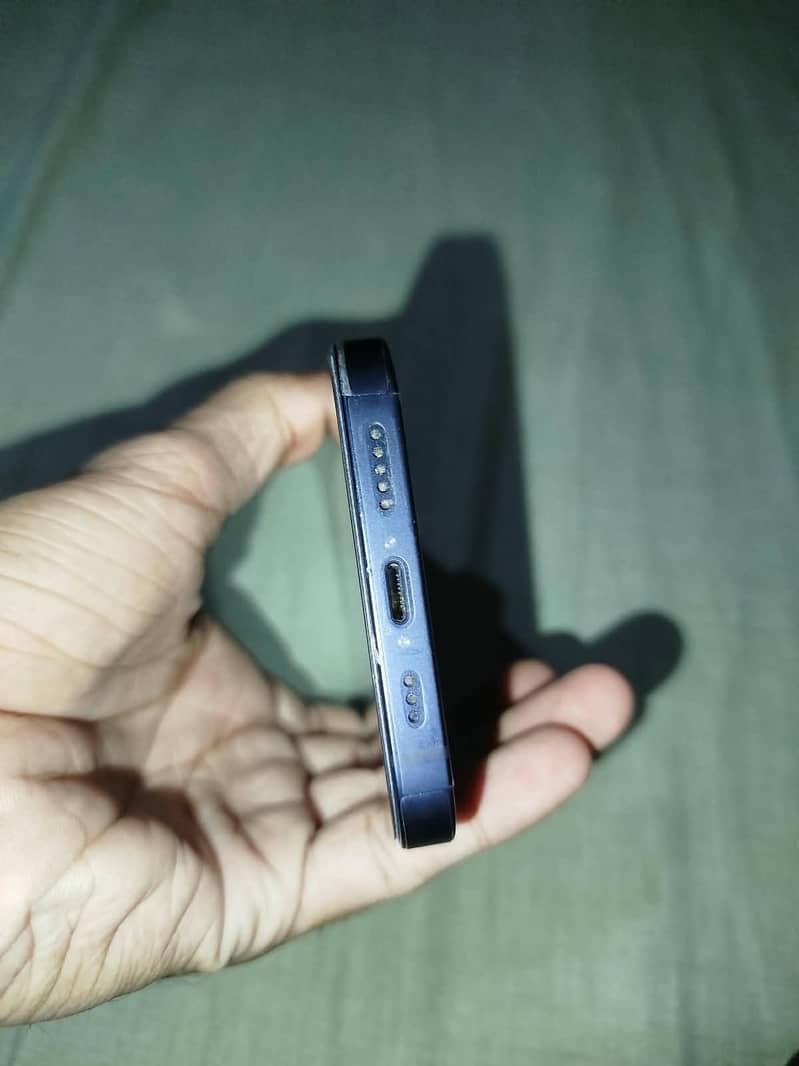 Apple iPhone 13 6