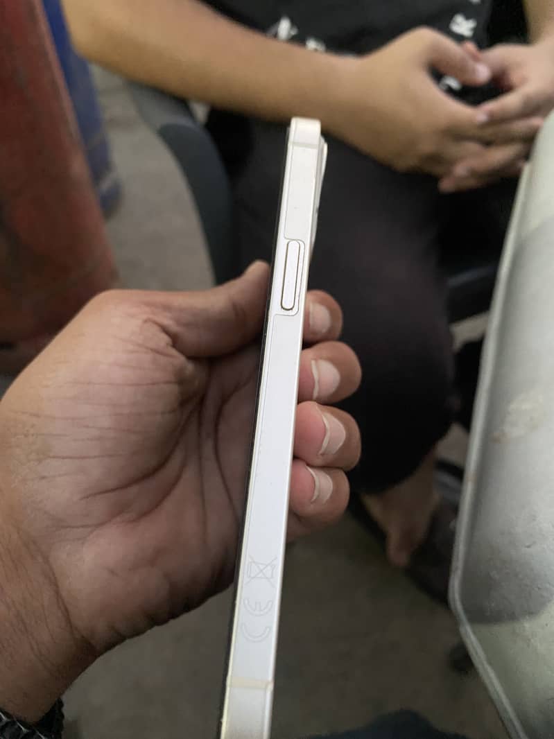 Apple iPhone 13 4
