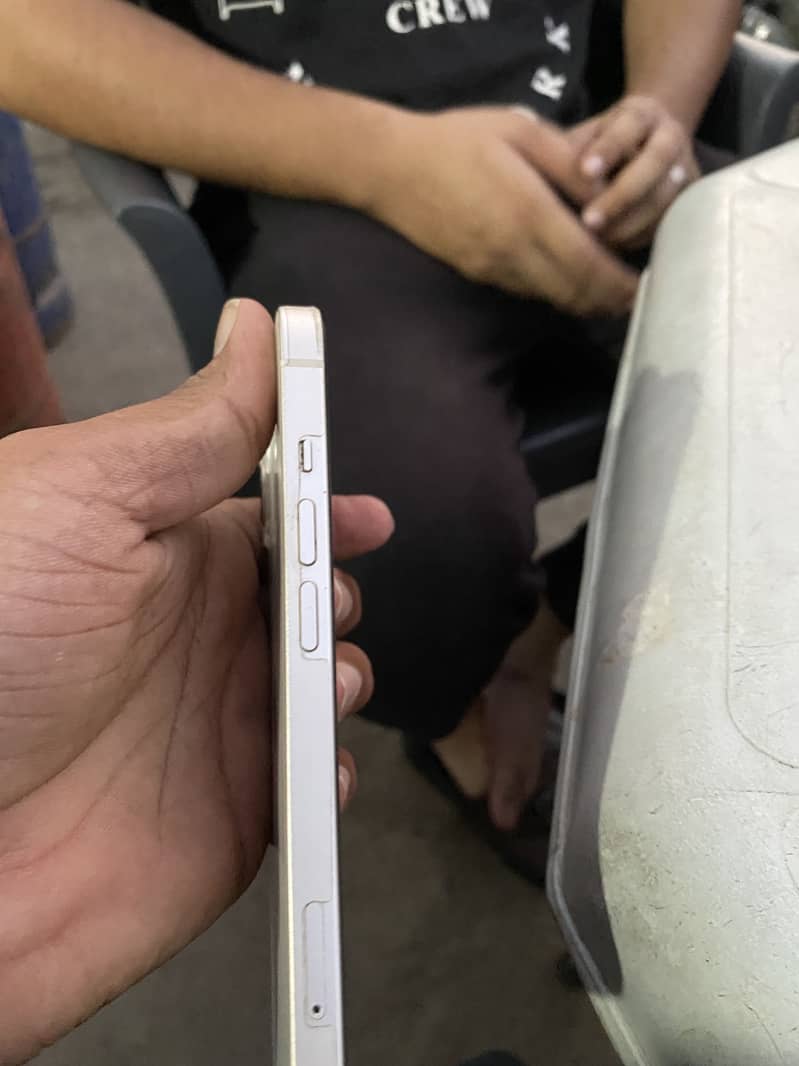 Apple iPhone 13 5