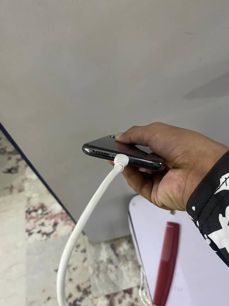 Apple iPhone X 3