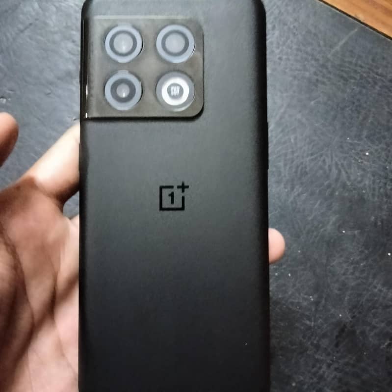 One Plus 10 Pro 4