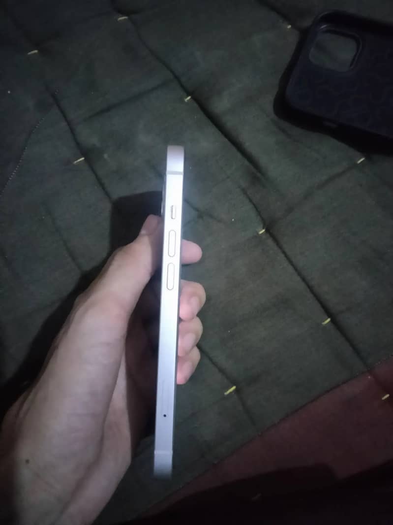 Apple iPhone 13 3