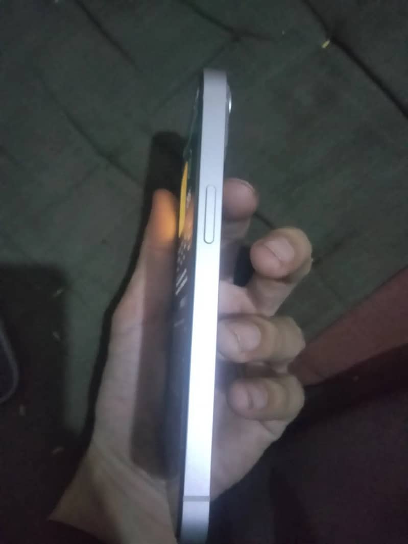 Apple iPhone 13 5
