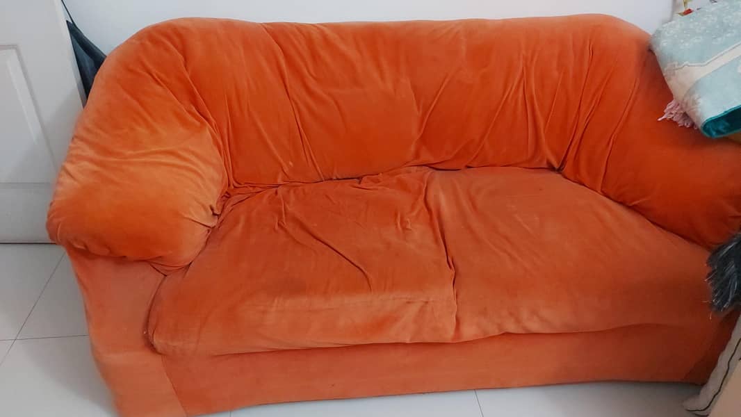 2 seeter sofa good condition 5