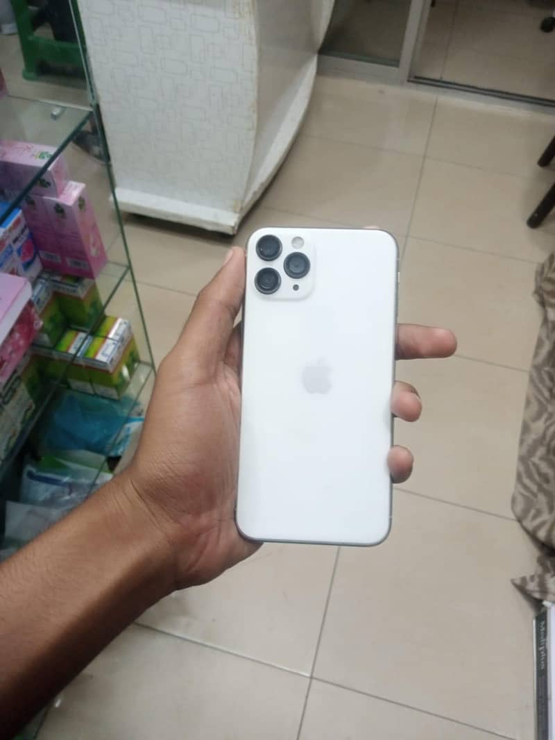 Apple iPhone X 3