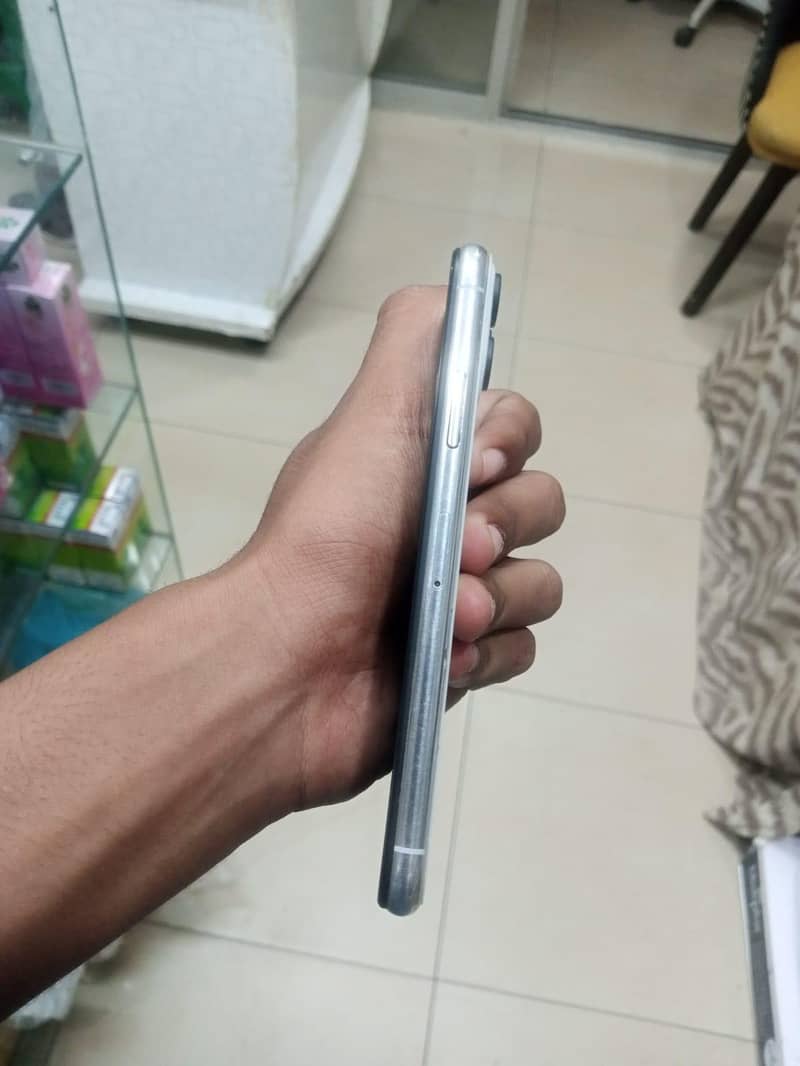 Apple iPhone X 5