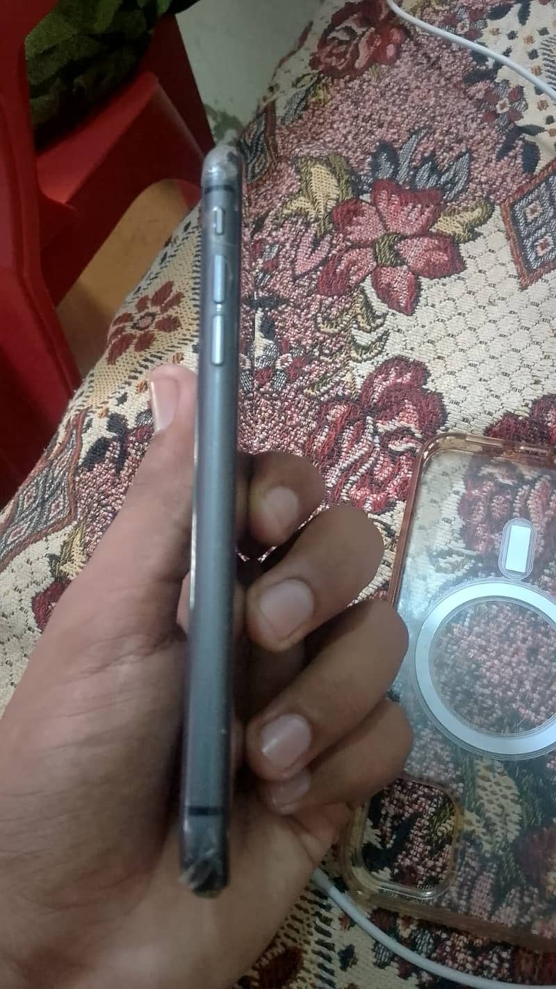 Apple iPhone 11 3