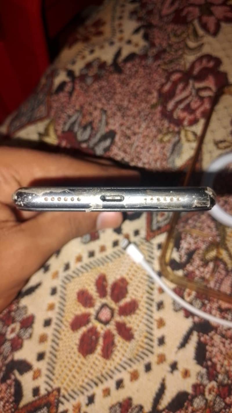 Apple iPhone 11 4