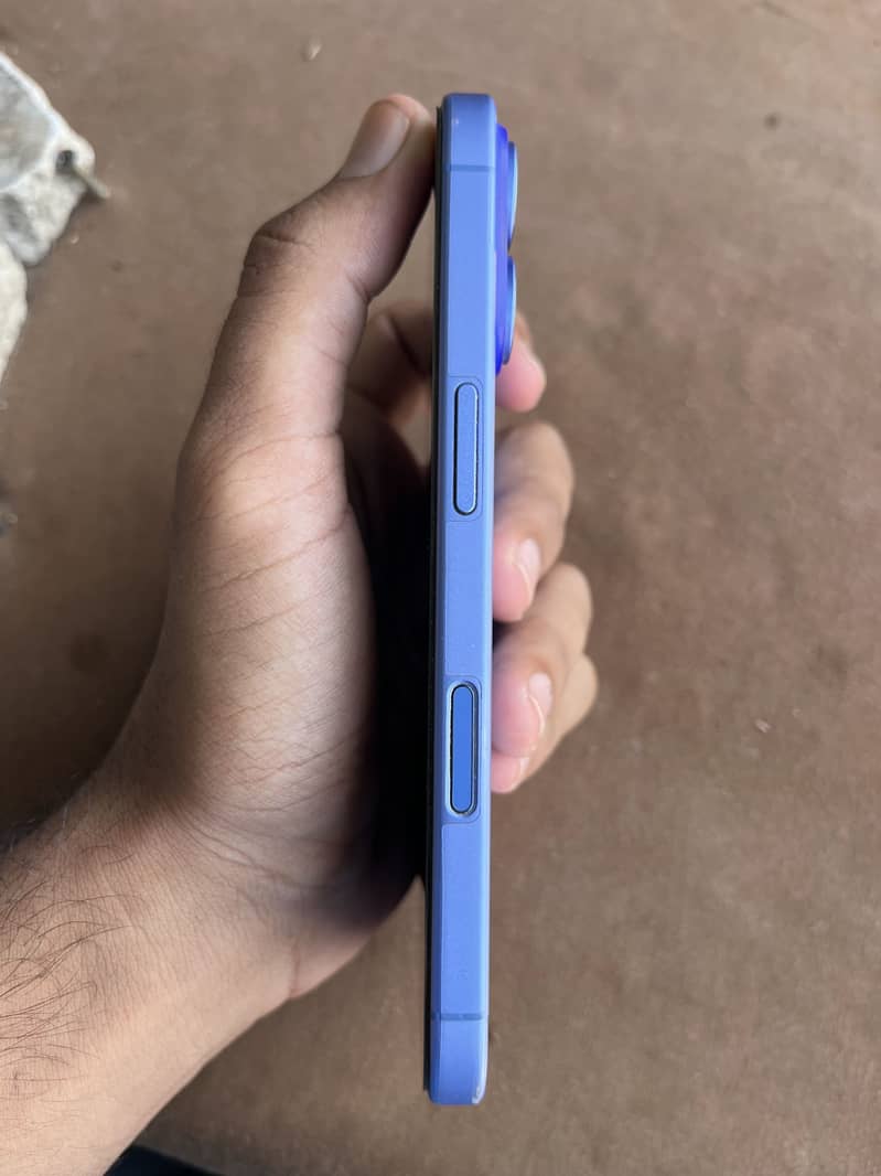 Apple iPhone 16 1